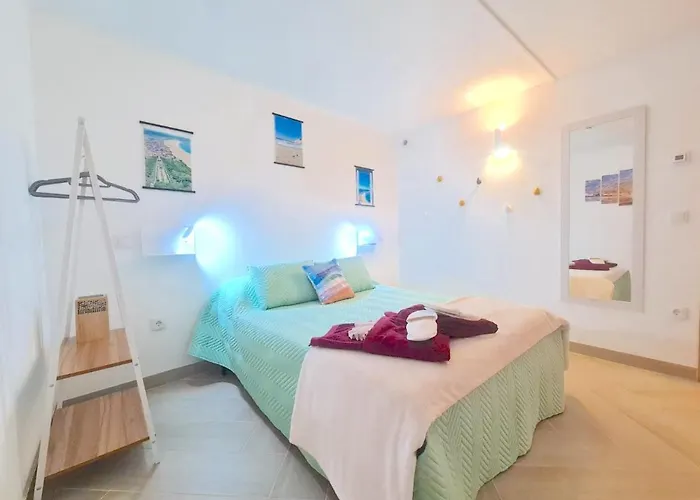 Quartos Grupos ゲストハウス ナザレ