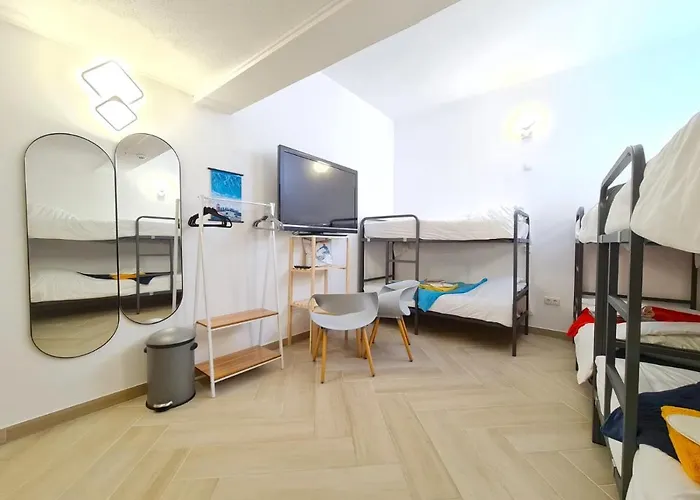 ゲストハウス Quartos Grupos *