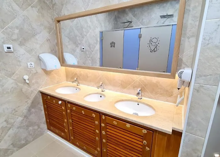 Quartos Grupos ゲストハウス ナザレ