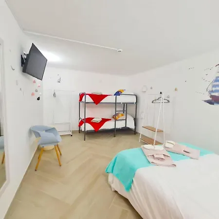 Quartos Viajantes, Surfistas, Grupos, Boa Energia בית הארחה