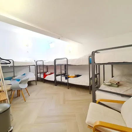 Quartos Viajantes, Surfistas, Grupos, Boa Energia נאזרה