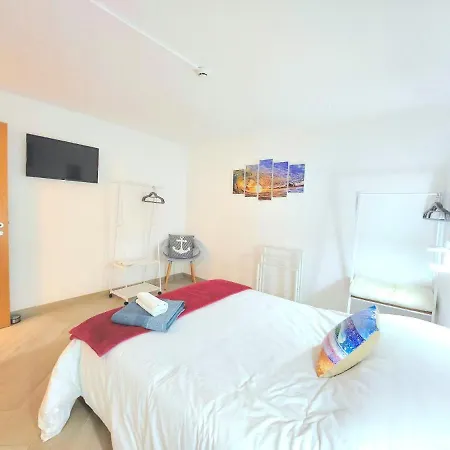 Quartos Viajantes, Surfistas, Grupos, Boa Energia * نازاريه
