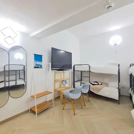 Quartos Viajantes, Surfistas, Grupos, Boa Energia בית הארחה נאזרה