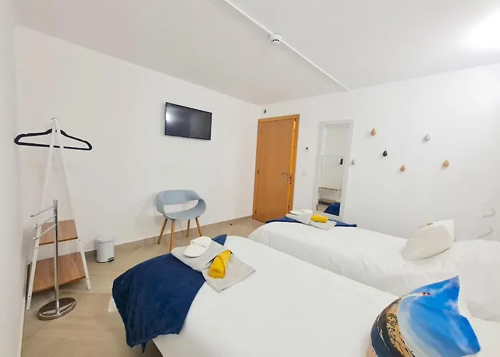 Quartos Grupos Гостевой дом *