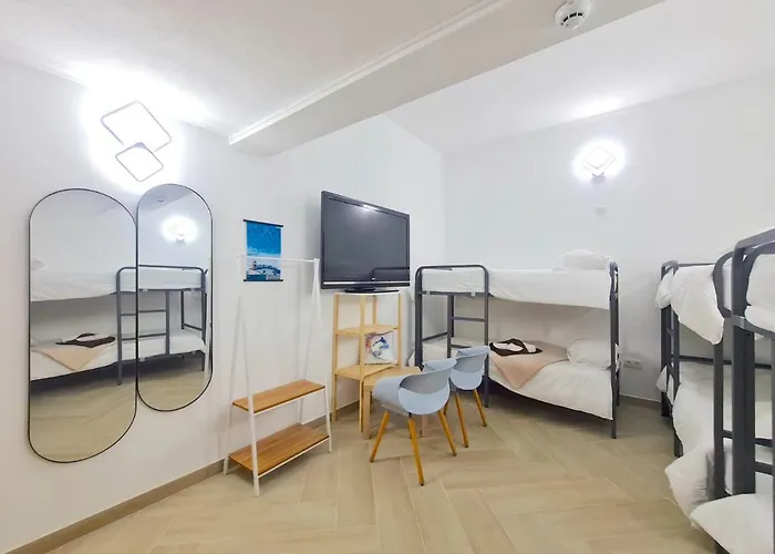 Quartos Grupos Гостевой дом Назаре